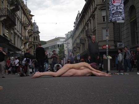 Festival tác phẩm nude nơi công cộng đầu tiên trên thế giới.